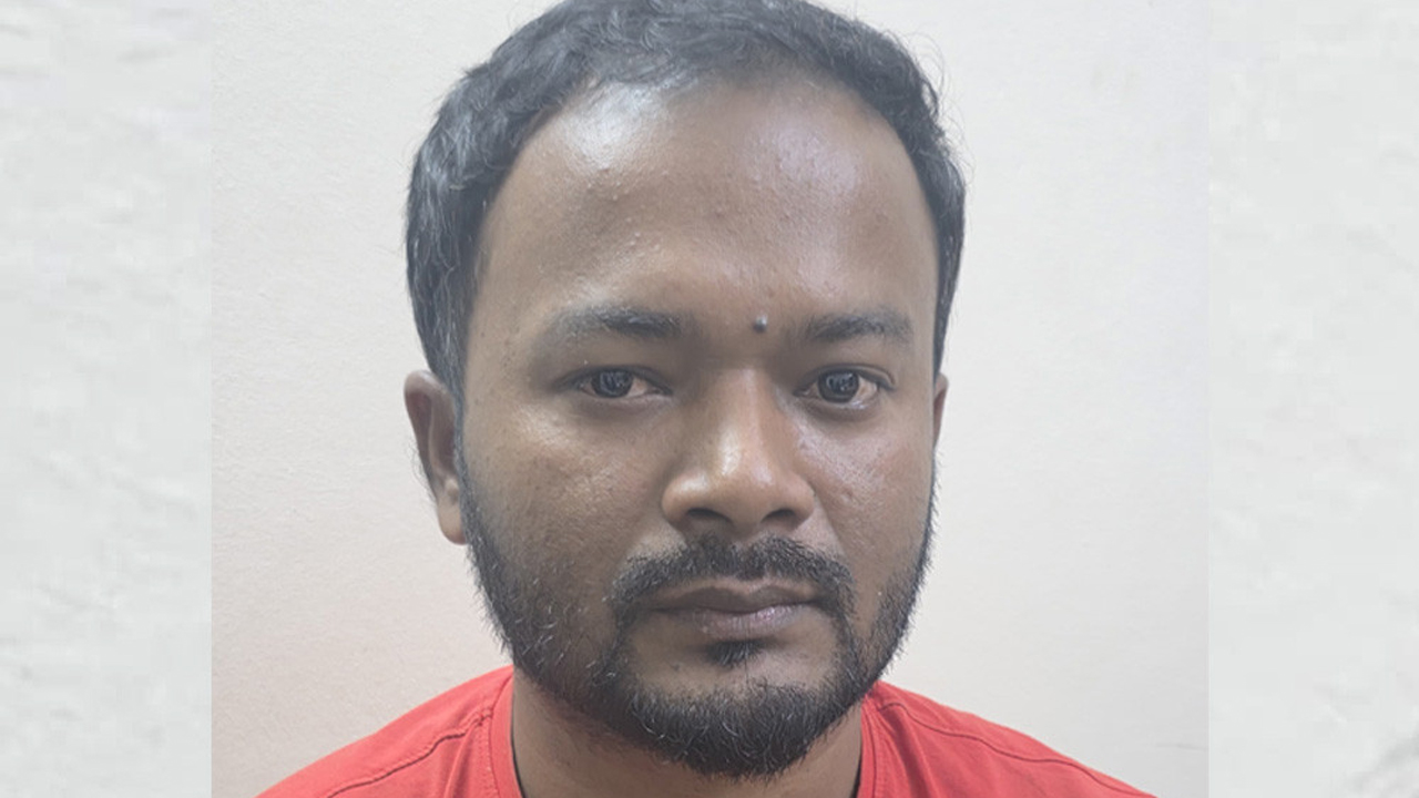 গ্রেফতার দ্বীন ইসলাম