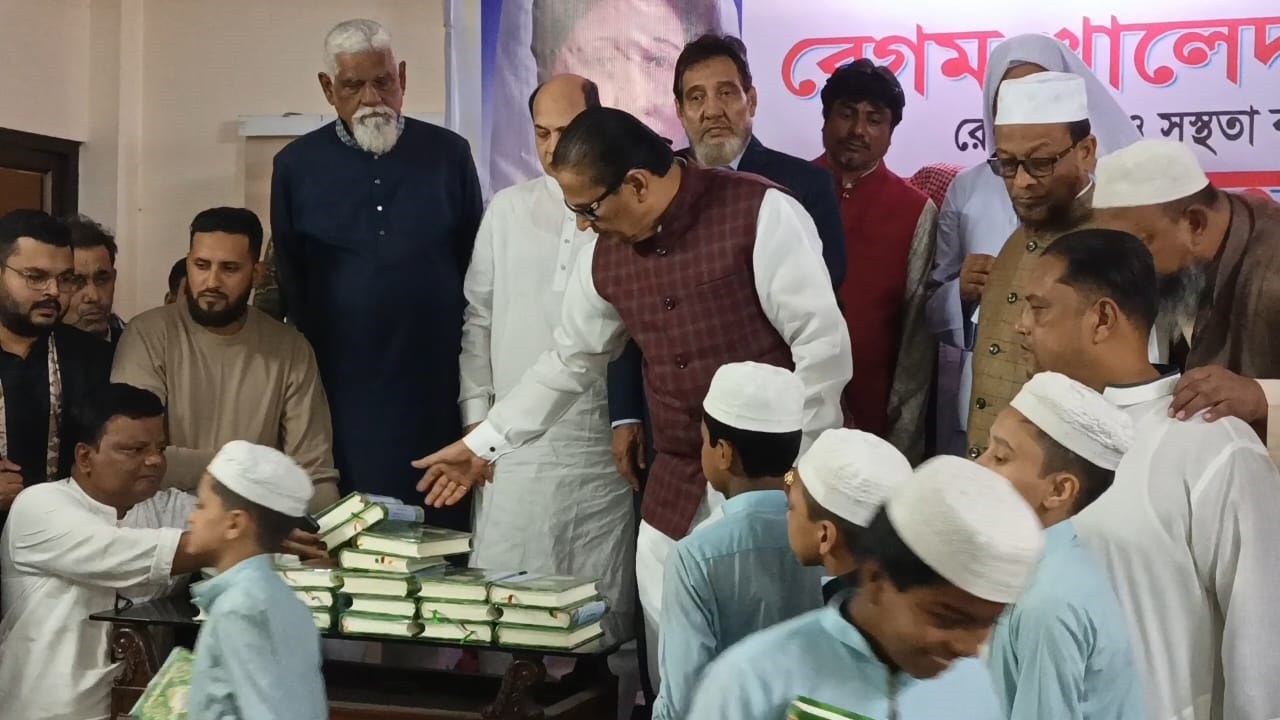 নারায়ণগঞ্জে হাফেজদের নিয়ে খালেদা জিয়ার রোগমুক্তিতে দোয়া