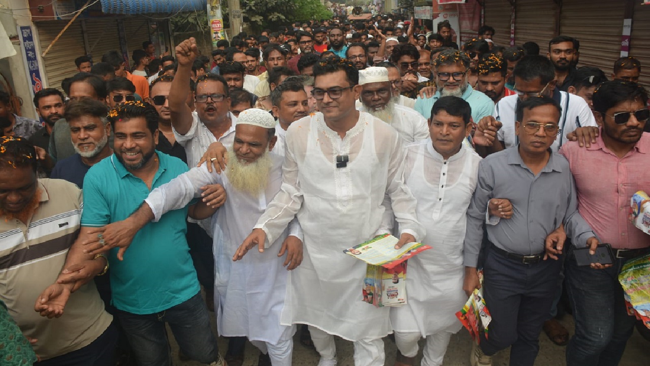 ৩১ দফার প্রচারণায় না’গঞ্জ বিএনপির যুগ্ম আহ্বায়ক রাজীব