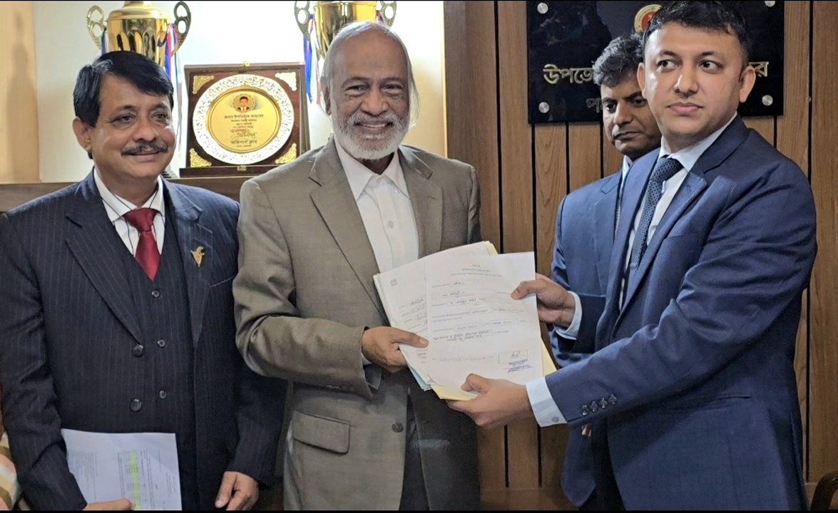 মনোনয়নপত্র জমা দিয়েছেন ড. মঈন খান