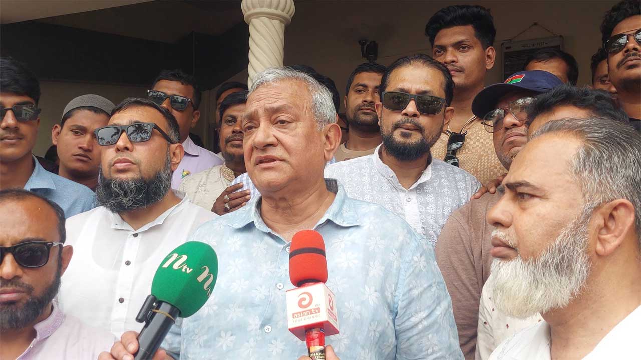 মৌলভীবাজার সদর উপজেলার  বাহারমর্দান এলাকায় নিজ বাড়িতে আয়োজিত সংবর্ধনা অনুষ্ঠানে সংসদ সদস্য এম নাসের রহমান
