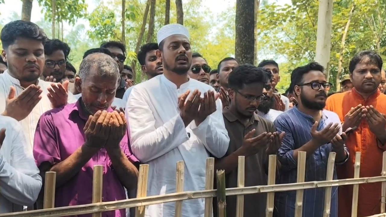 হাতীবান্ধায় ভারতীয় বাহিনীর গুলিতে নিহত কৃষকের বাড়িতে নাসিরুদ্দিন পাটোয়ারী