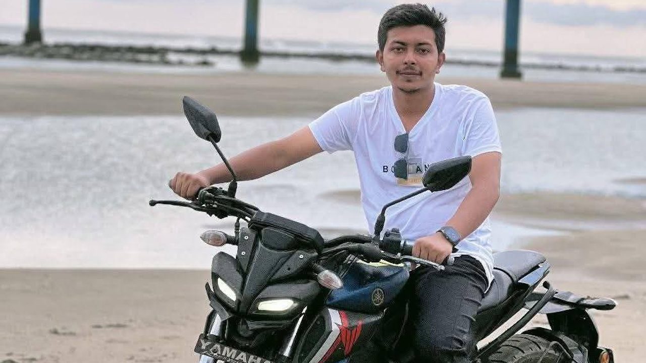 মোটরসাইকেল দুর্ঘটনায় মৃত তন্ময়।