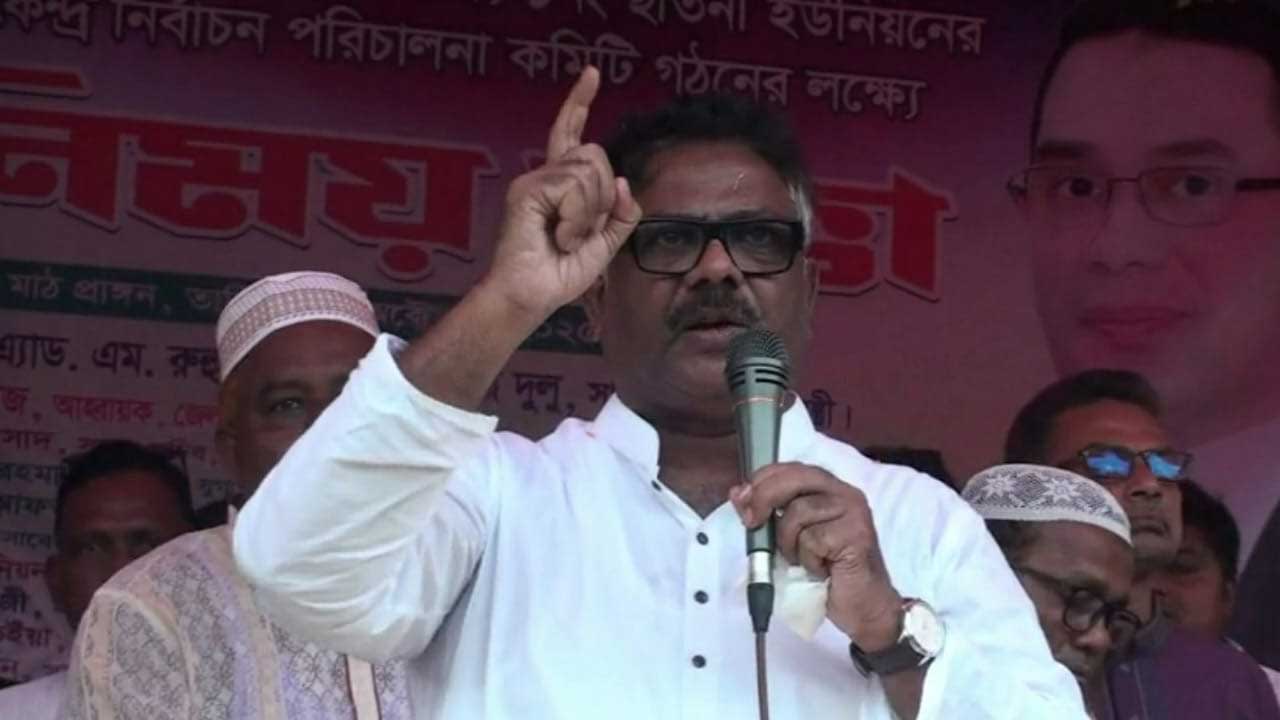 নাটোরে বিএনপি আয়োজিত মতবিনিময় সভায় বক্তব্য দেন রুহুল কুদ্দুস তালুকদার দুলু