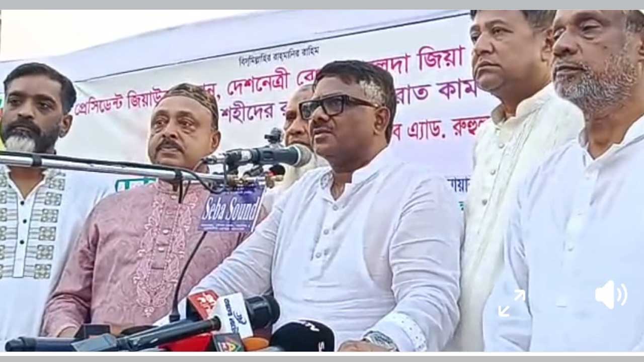 নবাব সিরাজ -উদ- দৌলা সরকারি কলেজ মাঠে নাটোর জেলা বিএনপি আয়োজিত ইফতার মাহফিলে বক্তব্য দেন জাতীয় সংসদের হুইপ এম রুহুল কুদ্দুস তালুকদার দুলু