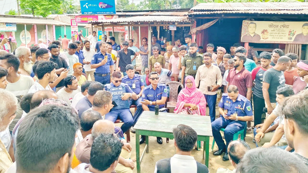 পরিস্থিতি নিয়ন্ত্রণে ঘটনাস্থলে পুলিশ ও ইউএনও