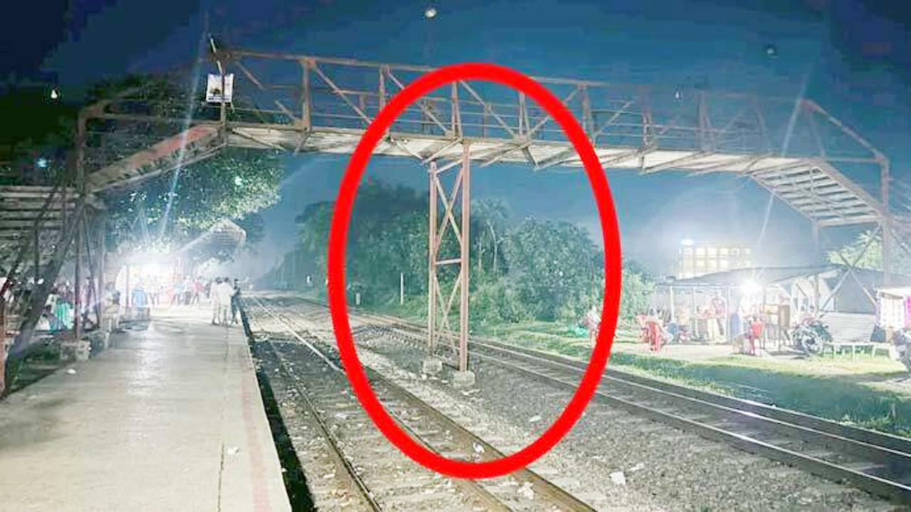 মাধনগর রেলস্টেশনের ওভারব্রিজ