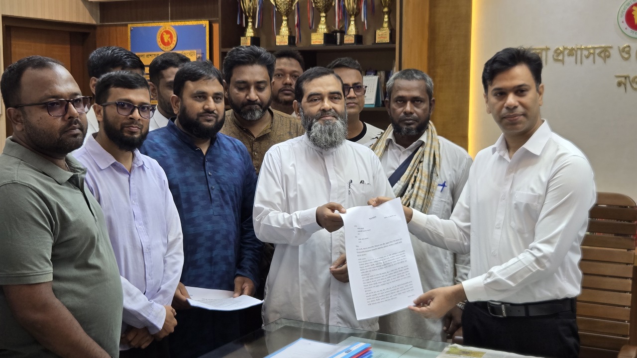 নওগাঁয় ৭ দফা দাবিতে ১১ দলীয় ঐক্যের স্মারকলিপি প্রদান