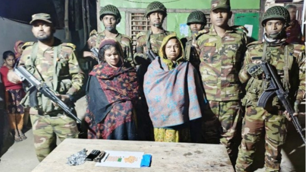 আটক মাদক কারবারিরা