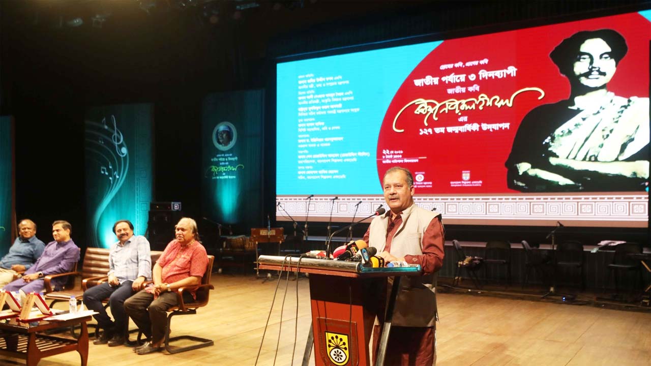 বক্তব্য দেন তথ্য ও সম্প্রচারমন্ত্রী জহির উদ্দিন স্বপন