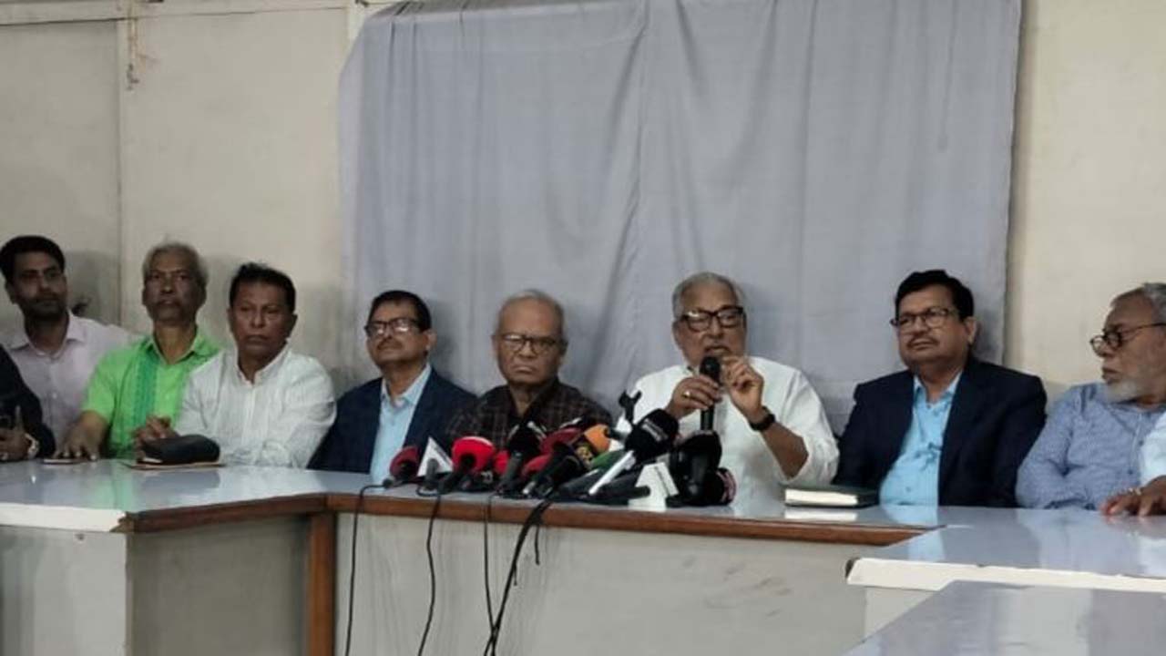 সংবাদ সম্মেলনে প্রধানমন্ত্রীর রাজনৈতিক উপদেষ্টা নজরুল ইসলাম খান