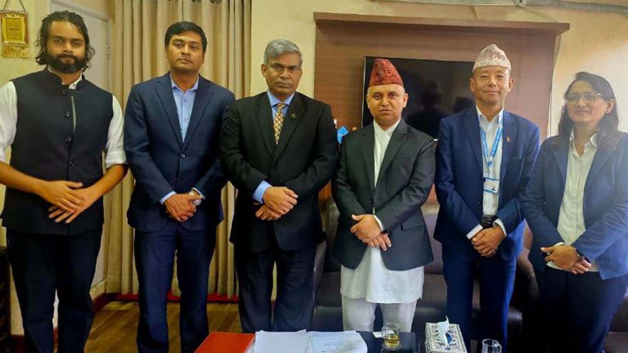 বাংলাদেশের রাষ্ট্রদূত মো: শফিকুর রহমান নেপালের বাণিজ্য মন্ত্রণালয়ের সচিব কৃষ্ণ বাহাদুর রাউতের সাথে দ্বিপক্ষীয় বৈঠকে মিলিত হন