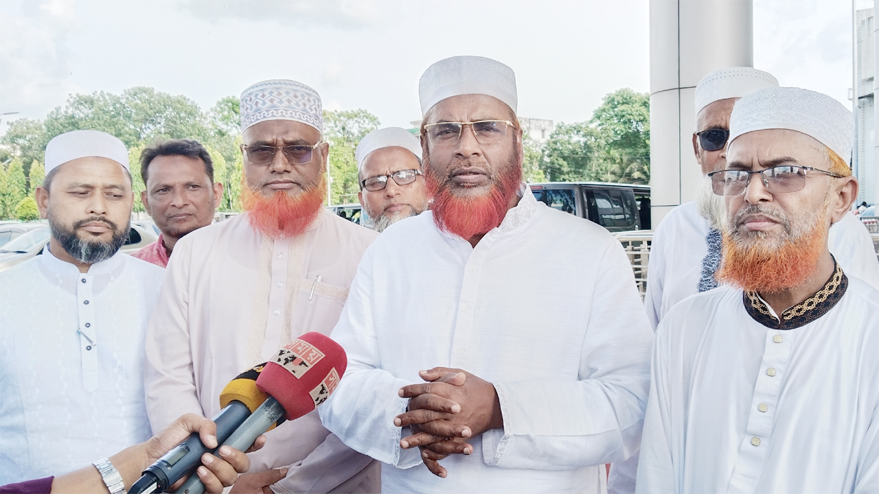 সাংবাদিকদের সাথে মতবিনিময় করছেন জামায়াতের সেক্রেটারি জেনারেল মিয়া গোলাম পরওয়ার