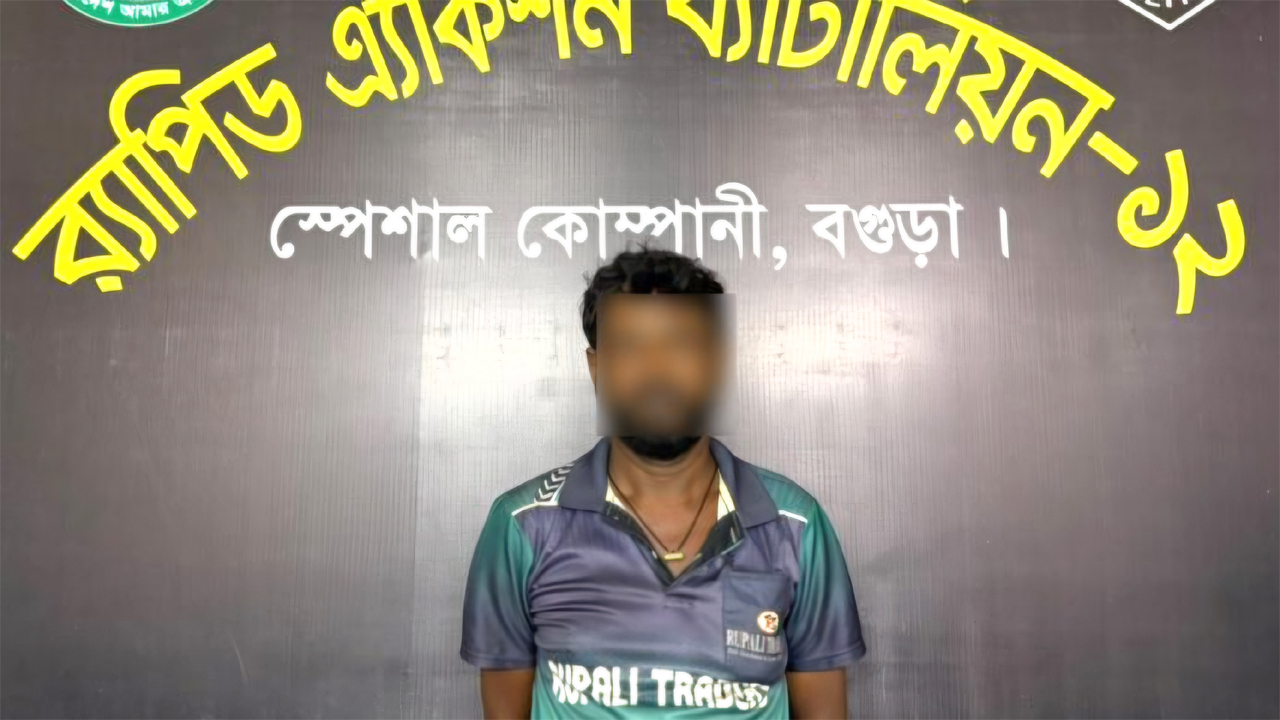 গ্রেফতার ট্রাকচালক মো: খোকন সাকিদার