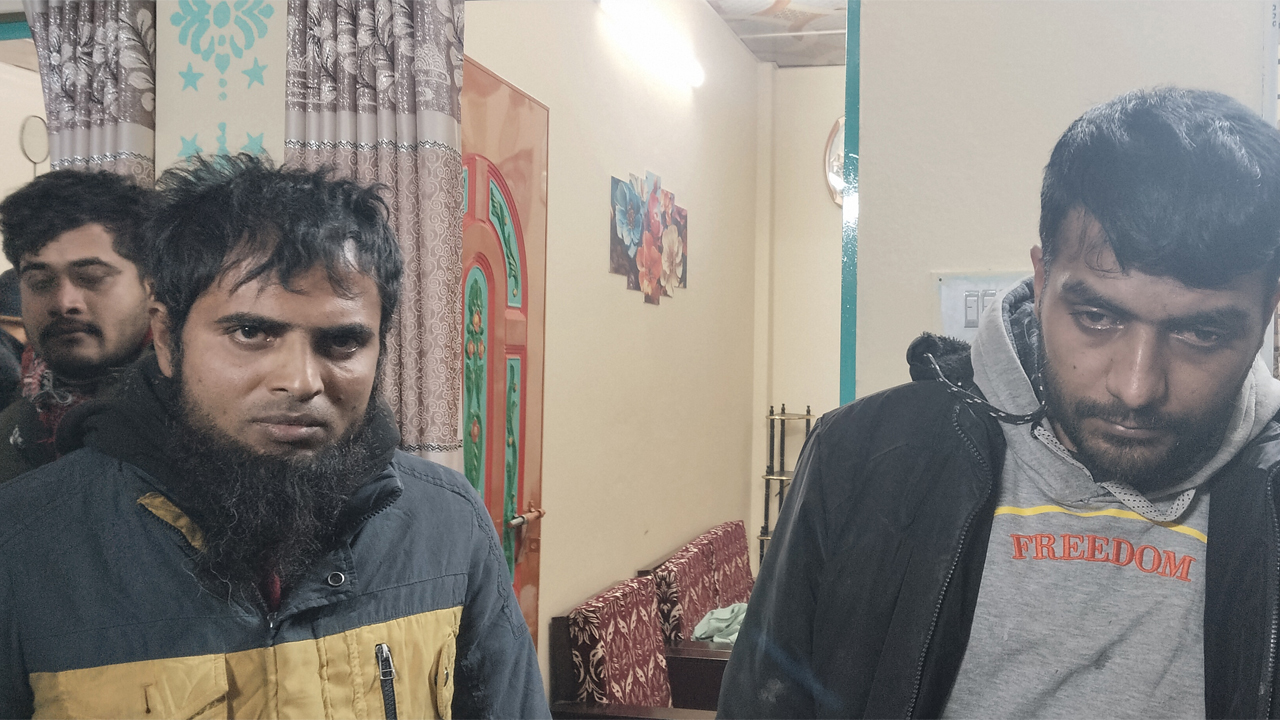 আটক মাদক কারবারিরা