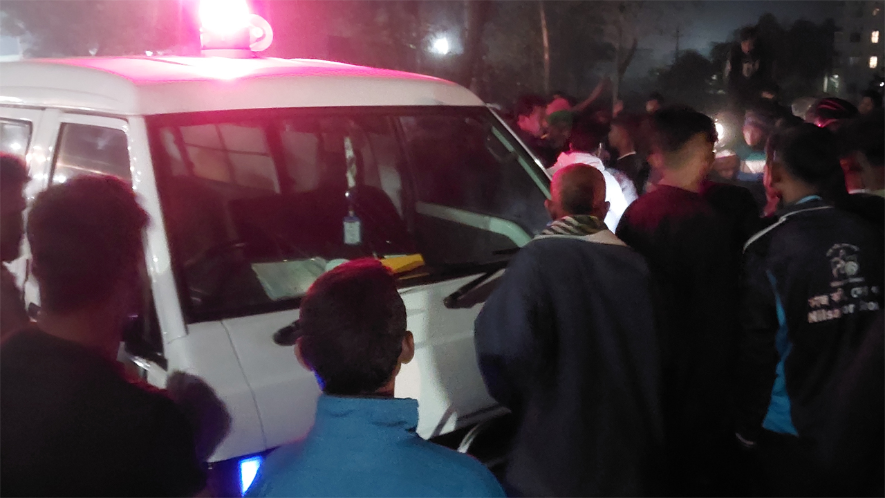 মোটরসাইকেল আরোহী নারী নিহত।