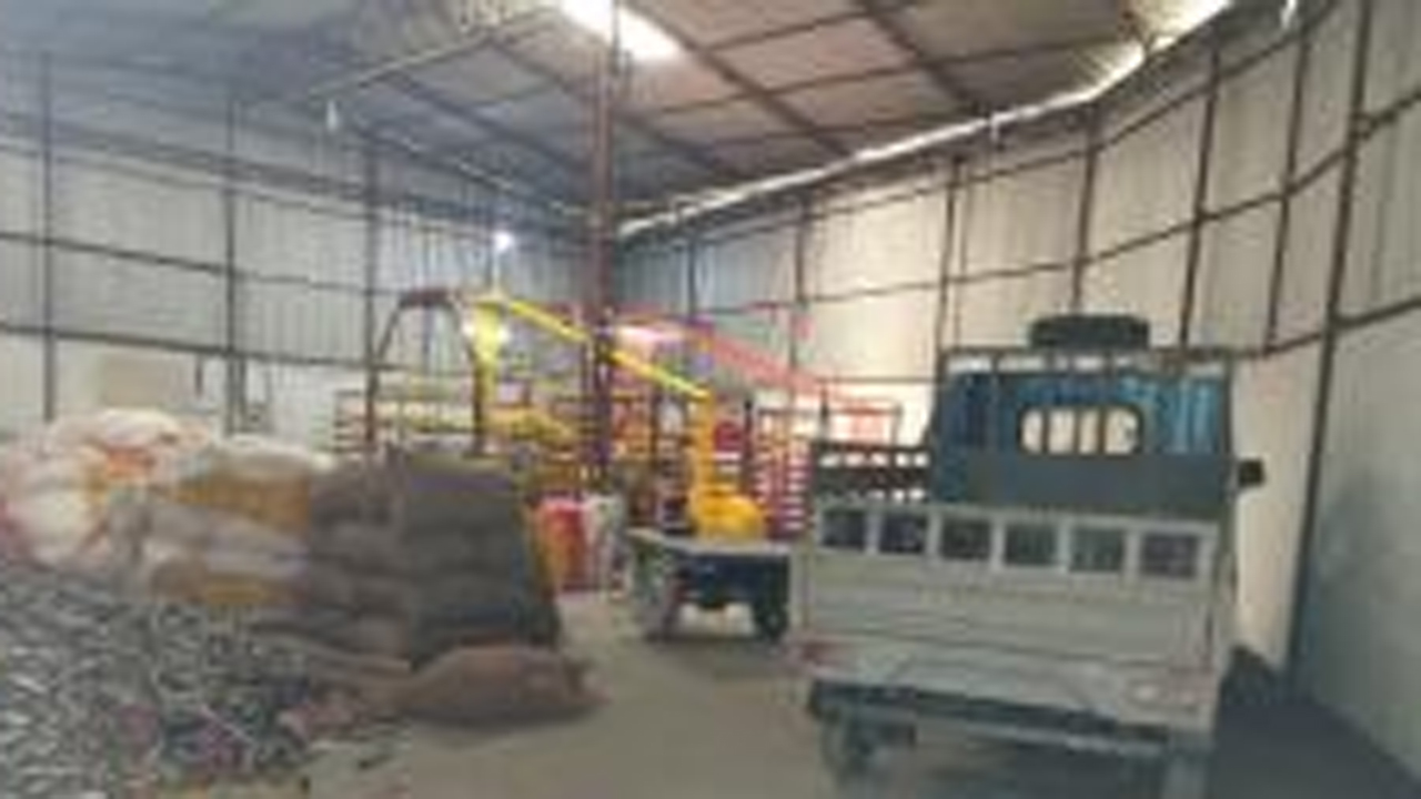 অবৈধ বস্তা তৈরীর কারখানা