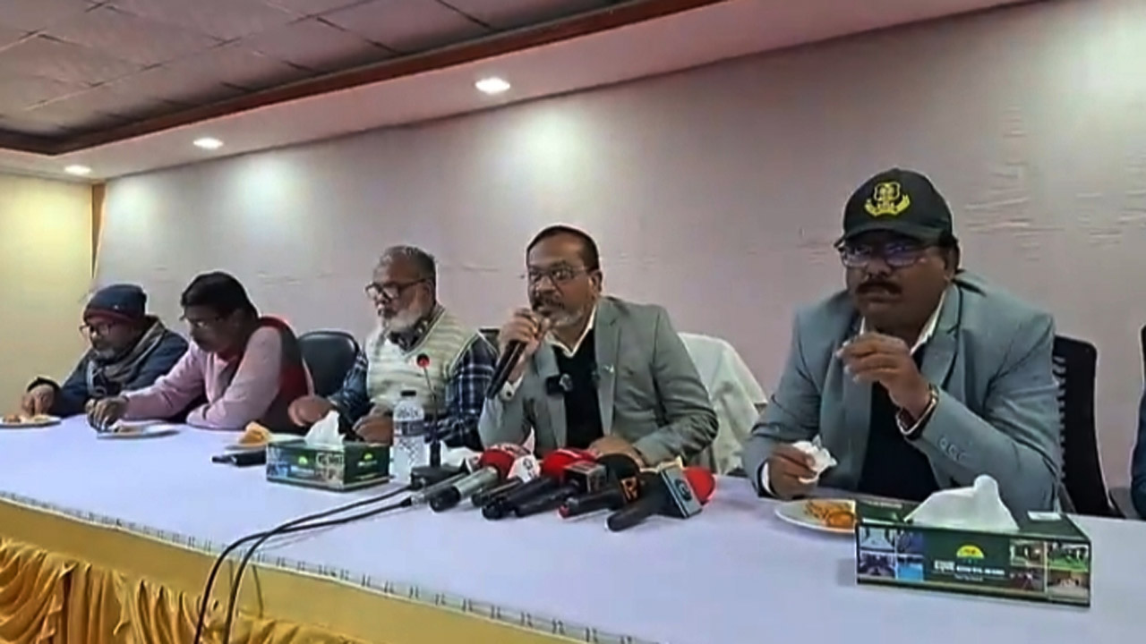 সৈয়দপুরে সংবাদ সম্মেলনে লাঙ্গলে ভোট চেয়ে আচরণবিধি লঙ্ঘন করলেন জাপা প্রার্থী সিদ্দিক