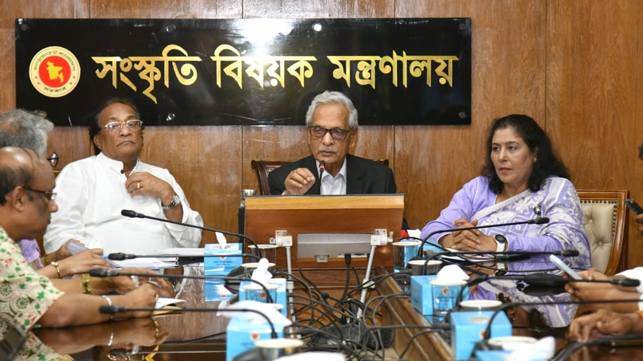 ‘নজরুল বর্ষ উদযাপন’ নিয়ে সচিবালয়ে সংবাদ সম্মেলনে কথা বলেন সংস্কৃতিবিষয়ক মন্ত্রী নিতাই রায় চৌধুরী
