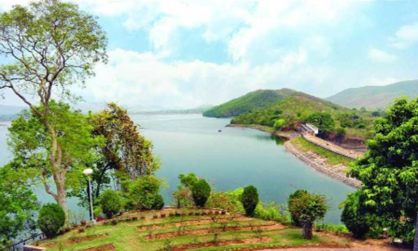 ডিমনা হ্রদের কথা