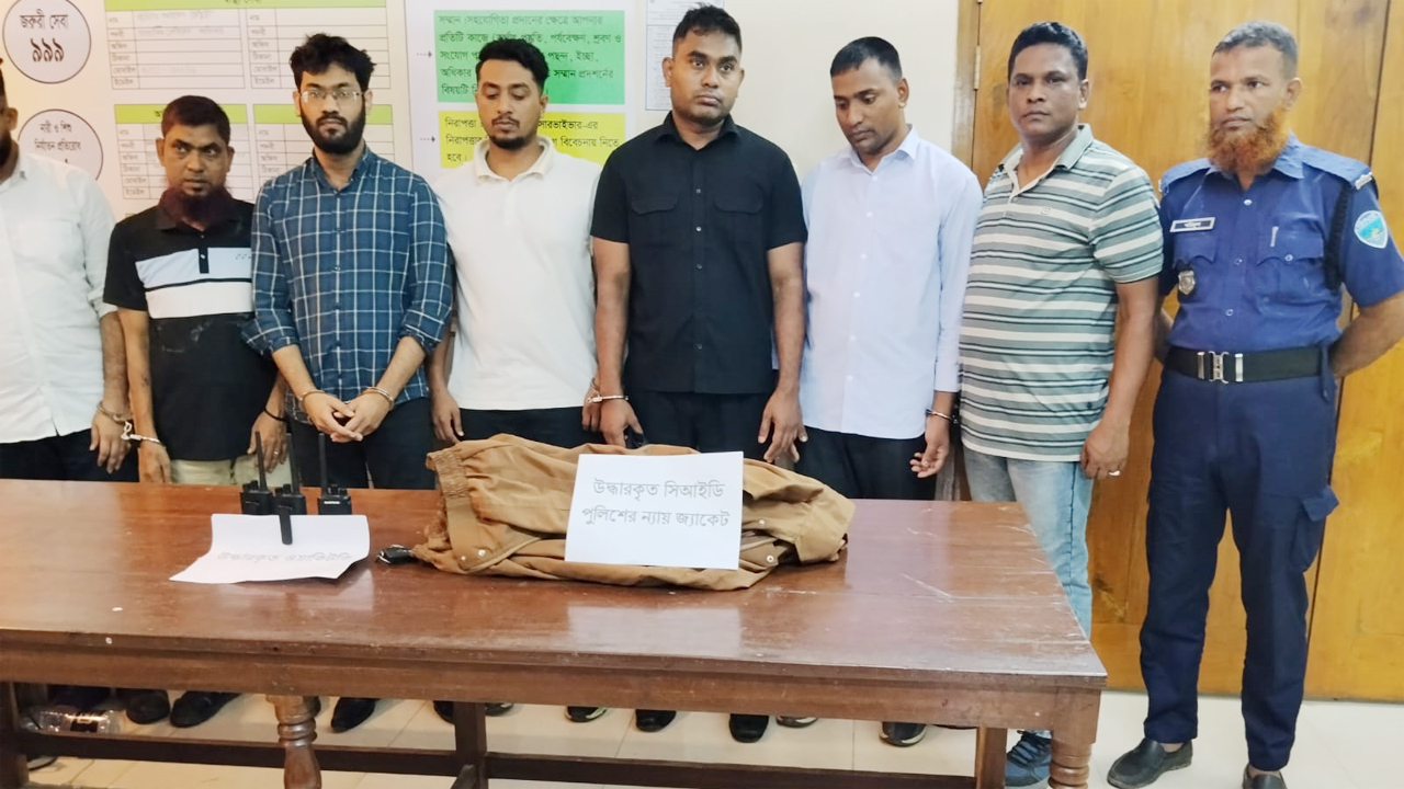 সিআইডির পোশাক, ওয়াকিটকিসহ আটক সাতজন