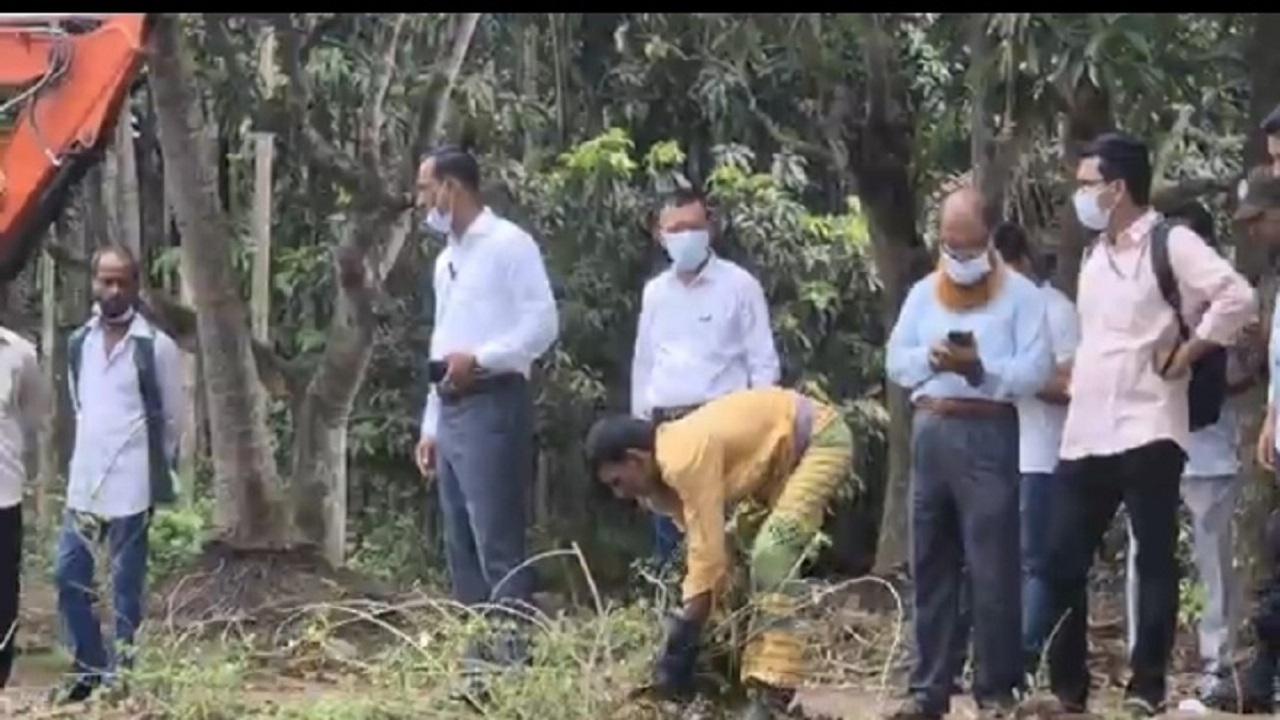 নোয়াখালীতে ডেঙ্গু প্রতিরোধে খাল পরিষ্কার কর্মসূচির উদ্বোধন
