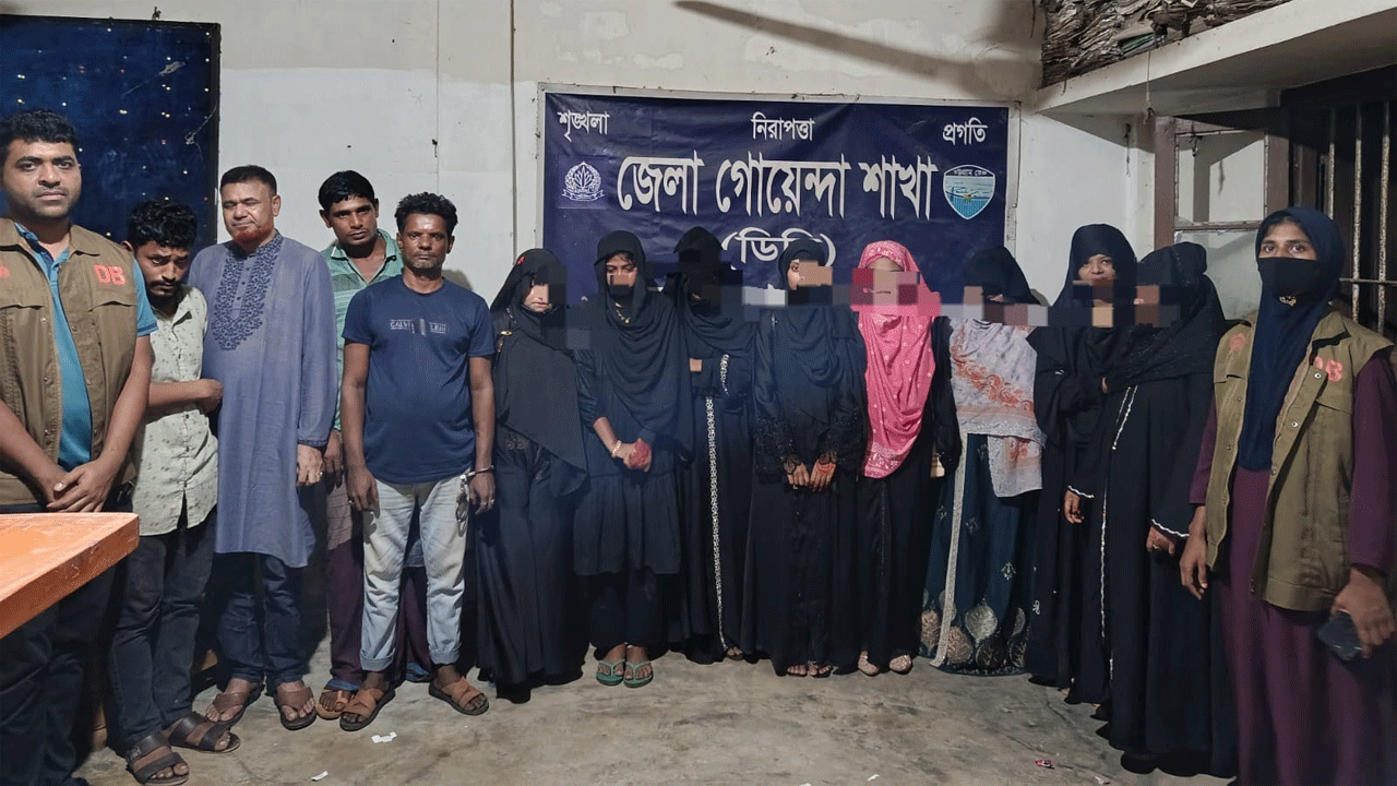 গ্রেফতার নারী-পুরুষ