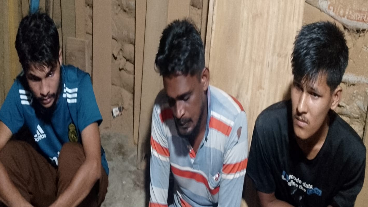 মাদককারবারি আটক