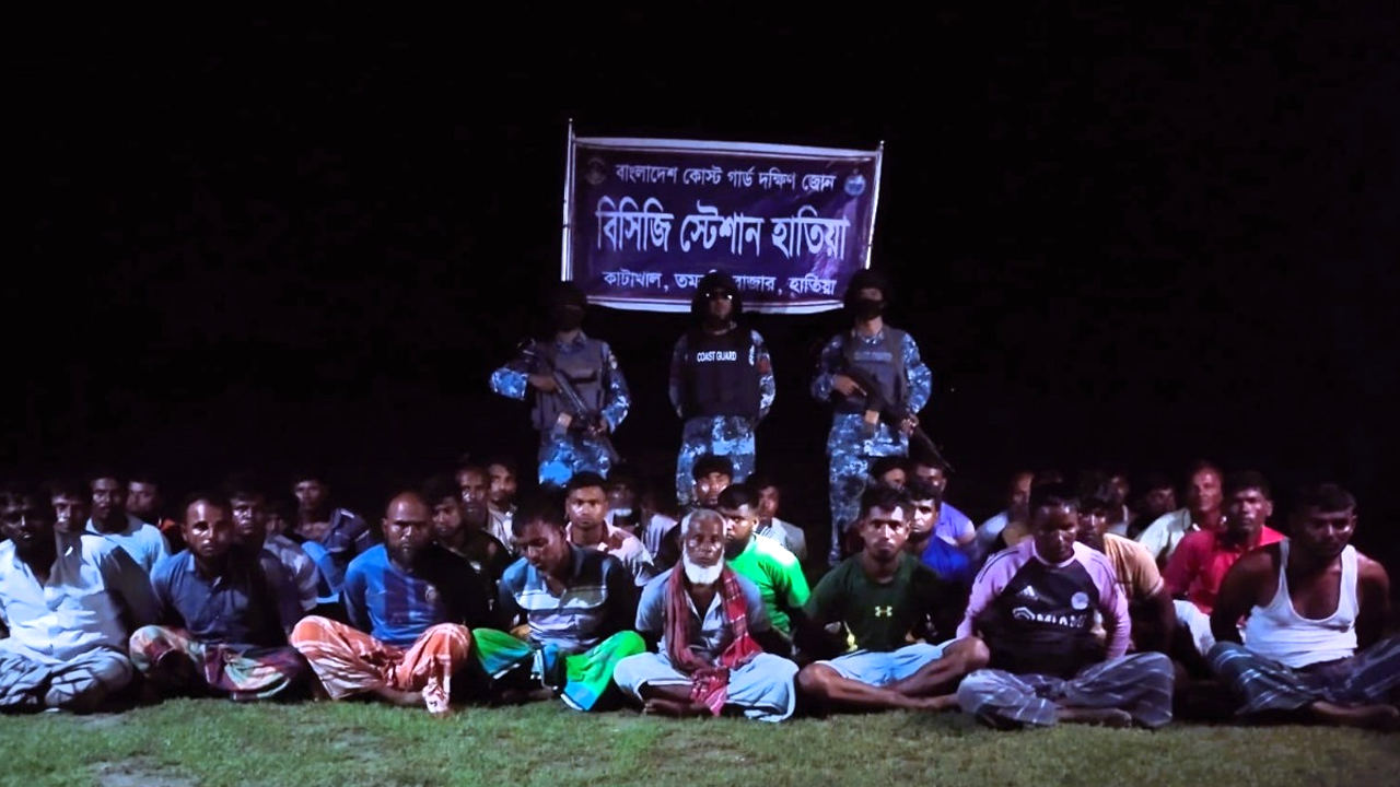 কোস্টগার্ডের হাতে আটক জেলে