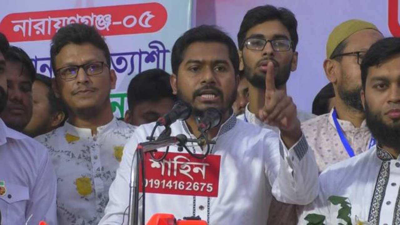 সমাবেশে বক্তব্য দিচ্ছেন গণঅধিকার পরিষদের সভাপতি নুরুল হক নুর