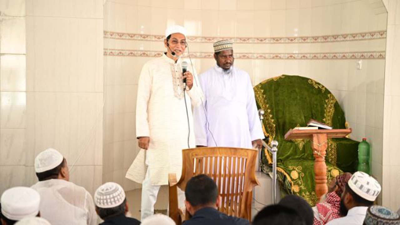 জাতীয় সংসদের চিফ হুইপ মো: নূরুল ইসলাম বক্তব্য রাখছেন
