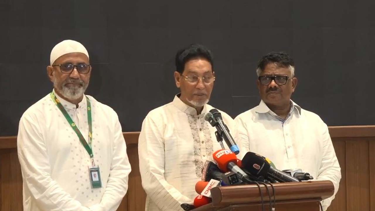 জাতীয় সংসদ ভবনের এলডি হলে সাংবাদিকদের ব্রিফিংকালে চিফ হুইপ মো: নূরুল ইসলাম