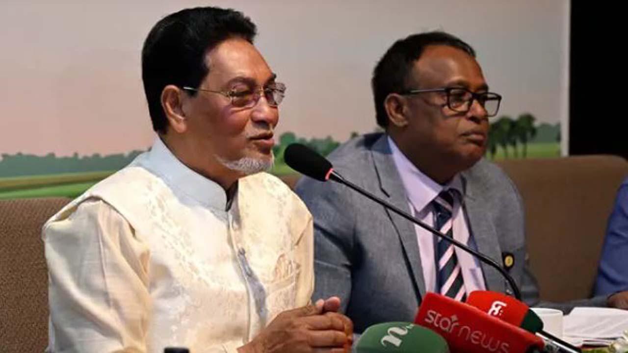 সংসদ সদস্যবৃন্দের ব্যক্তিগত সহকারীদের ওরিয়েন্টেশন প্রোগ্রামে জাতীয় সংসদের চিফ হুইপ মো: নূরুল ইসলাম