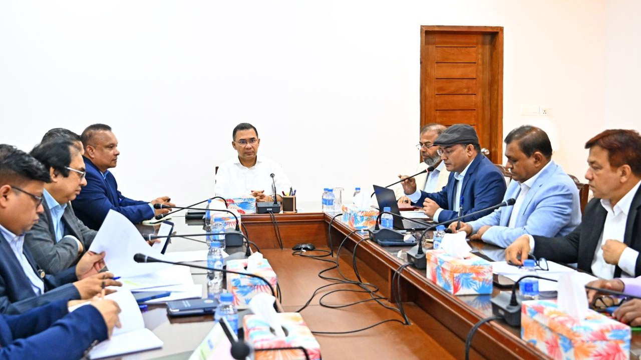 সচিবালয়ে মন্ত্রিপরিষদ বিভাগে প্রধানমন্ত্রীর কার্যালয়ে অনুষ্ঠিত জলবায়ু পরিবর্তনবিষয়ক এক সভায় প্রধানমন্ত্রী তারেক রহমান বিভিন্ন নির্দেশনা দেন