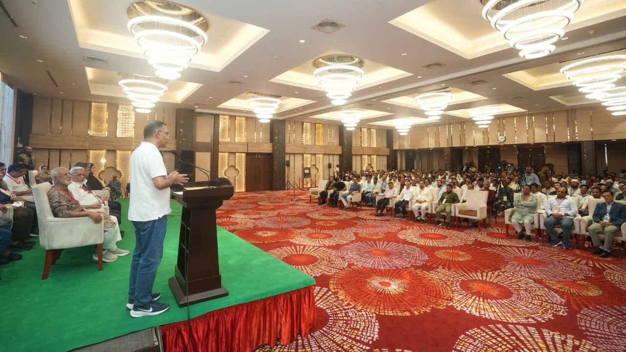 প্রধানমন্ত্রী তারেক রহমান শনিবার রাতে কক্সবাজারে স্থানীয় একটি অভিজাত হোটেলে বক্তব্য দেন