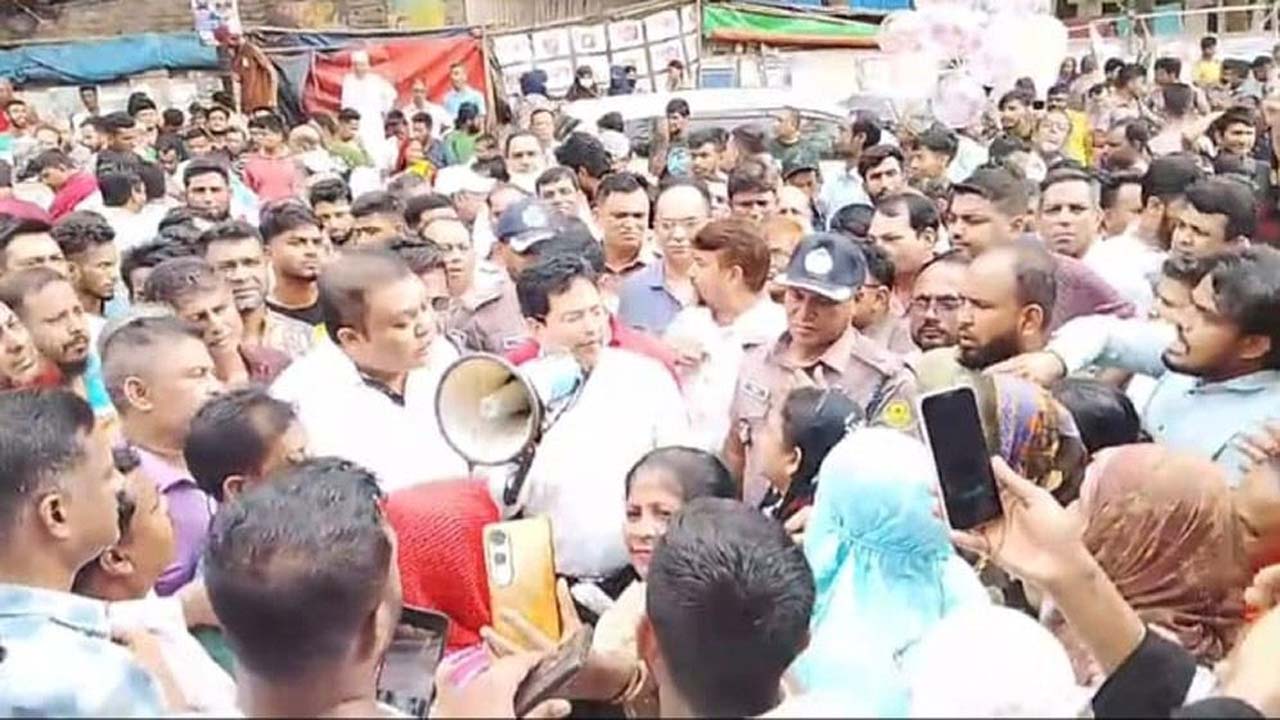 কড়াইল বস্তি পরিদর্শনে প্রধানমন্ত্রী তারেক রহমানের একান্ত সচিব-২ আব্দুর রহমান সানি