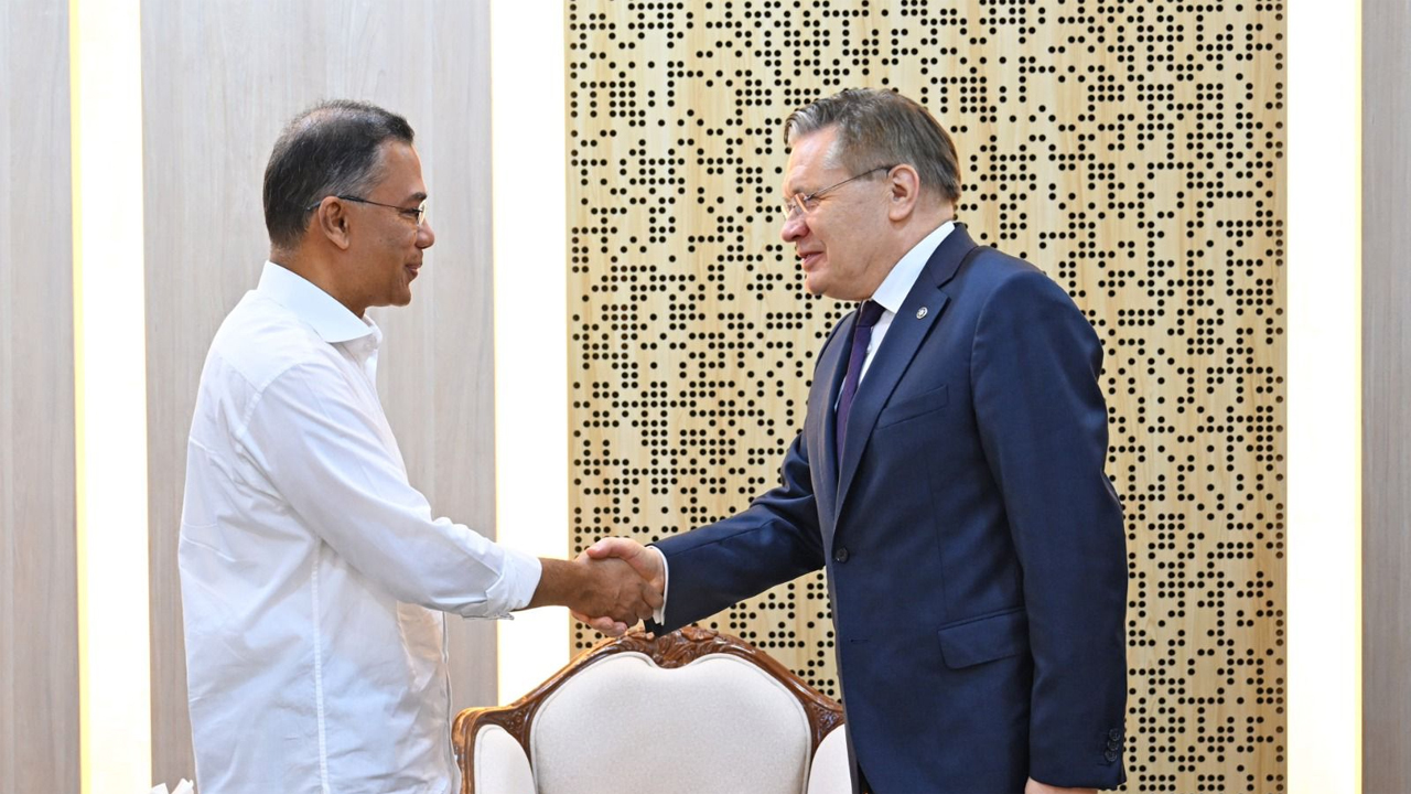 প্রধানমন্ত্রীর সাথে রোসাটম মহাপরিচালকের সাক্ষাৎ