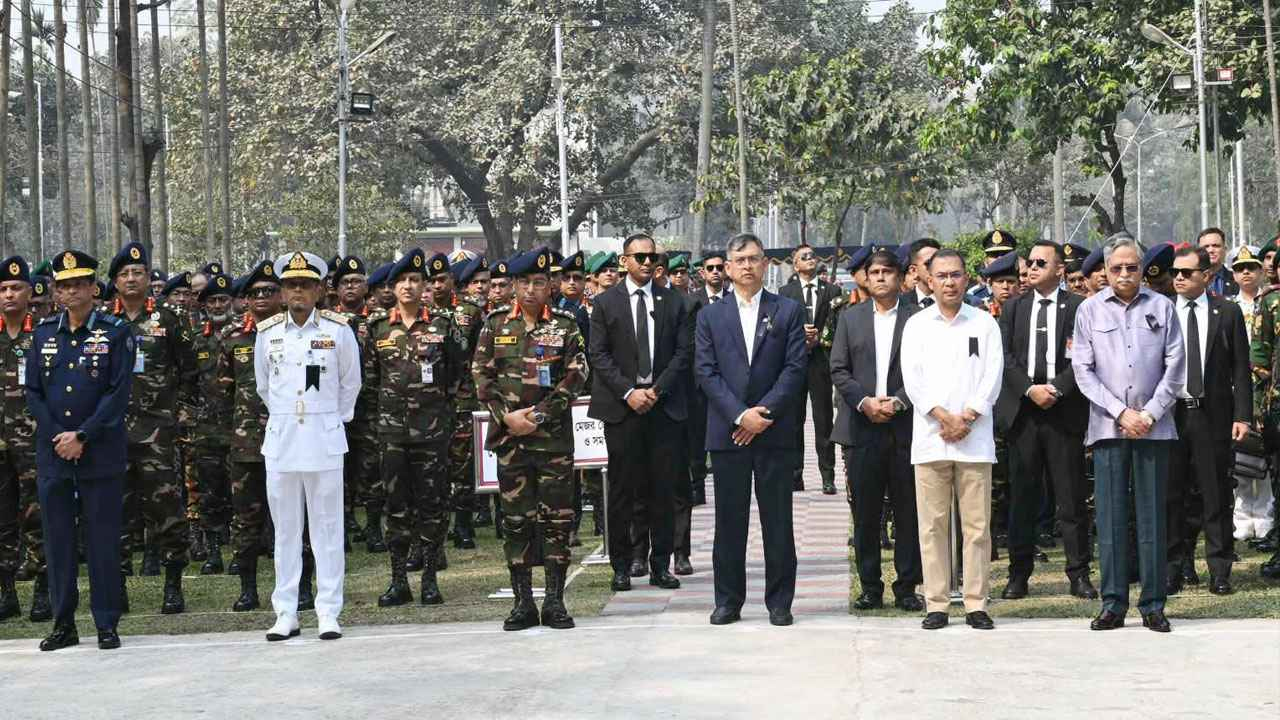 বনানী সামরিক কবরস্থানে পিলখানা হত্যাকাণ্ডের শিকার শহীদ সেনা কর্মকর্তাদের প্রতি রাষ্ট্রপতি ও প্রধানমন্ত্রীর শ্রদ্ধা