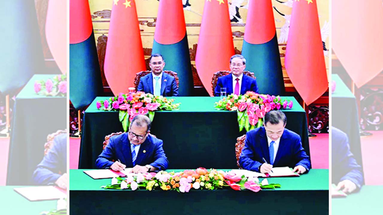 প্রধানমন্ত্রী তারেক রহমান ও চীনের প্রধানমন্ত্রী লি ছিয়াংয়ের উপস্থিতিতে বেইজিংয়ের গ্রেট হল অব দ্য পিপলে বাংলাদেশ ও চীনের মধ্যে বিভিন্ন ক্ষেত্রে সহযোগিতাবিষয়ক সমঝোতা স্মারক সই হয়