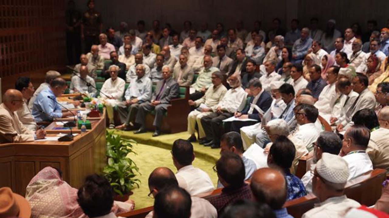 জাতীয় সংসদ ভবনে প্রধানমন্ত্রী তারেক রহমানের সভাপতিত্বে সরকারদলীয় সংসদ সদস্যদের সভা শুরু