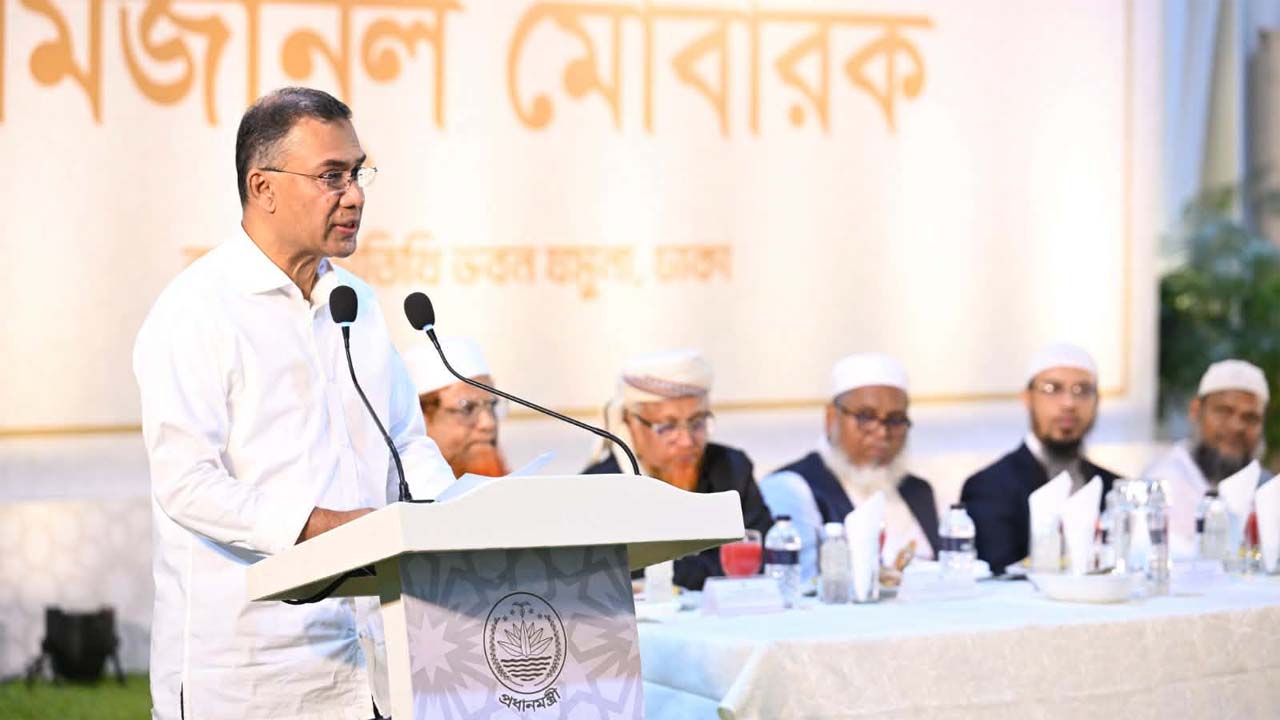 রাষ্ট্রীয় অতিথি ভবন যমুনায় দেশের সম্মানিত আলেম-ওলামা, মাশায়েখ ও এতিমদের সম্মানে ইফতার অনুষ্ঠানে প্রধানমন্ত্রী তারেক রহমান