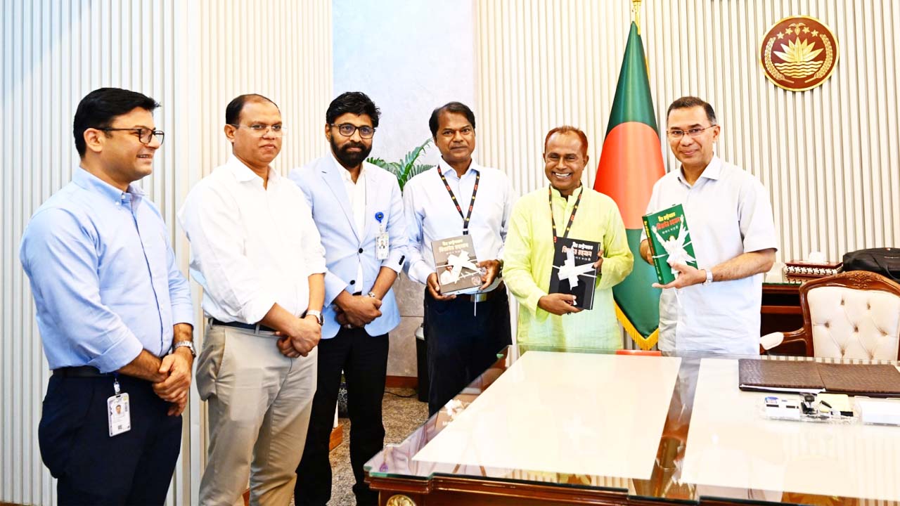‘বীর রাষ্ট্রনায়ক জিয়াউর রহমান’ বইয়ের মোড়ক উন্মোচন করেছেন প্রধানমন্ত্রী তারেক রহমান