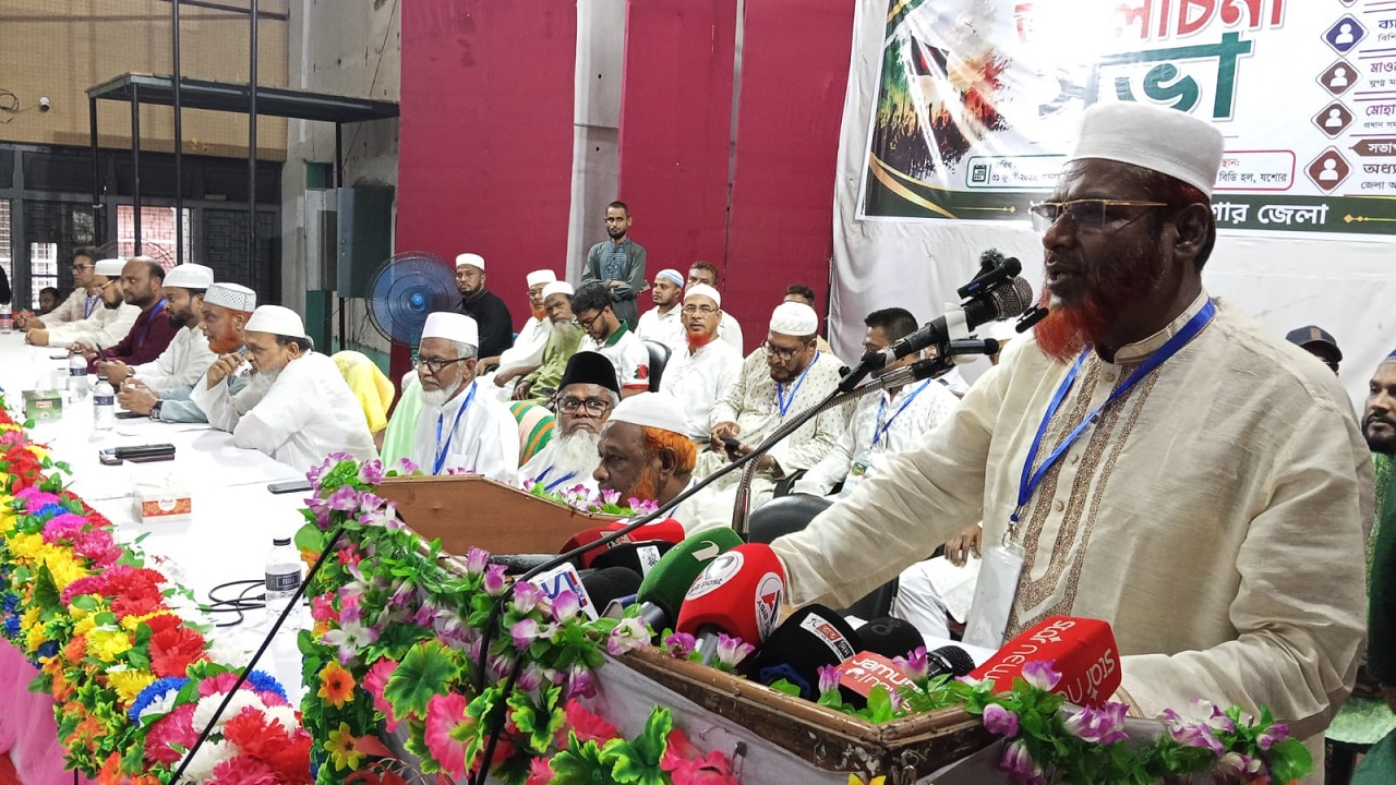 যশোর জেলা পরিষদ মিলনায়তনে জামায়াতে ইসলামীর সেক্রেটারি জেনারেল মিয়া গোলাম পরওয়ার