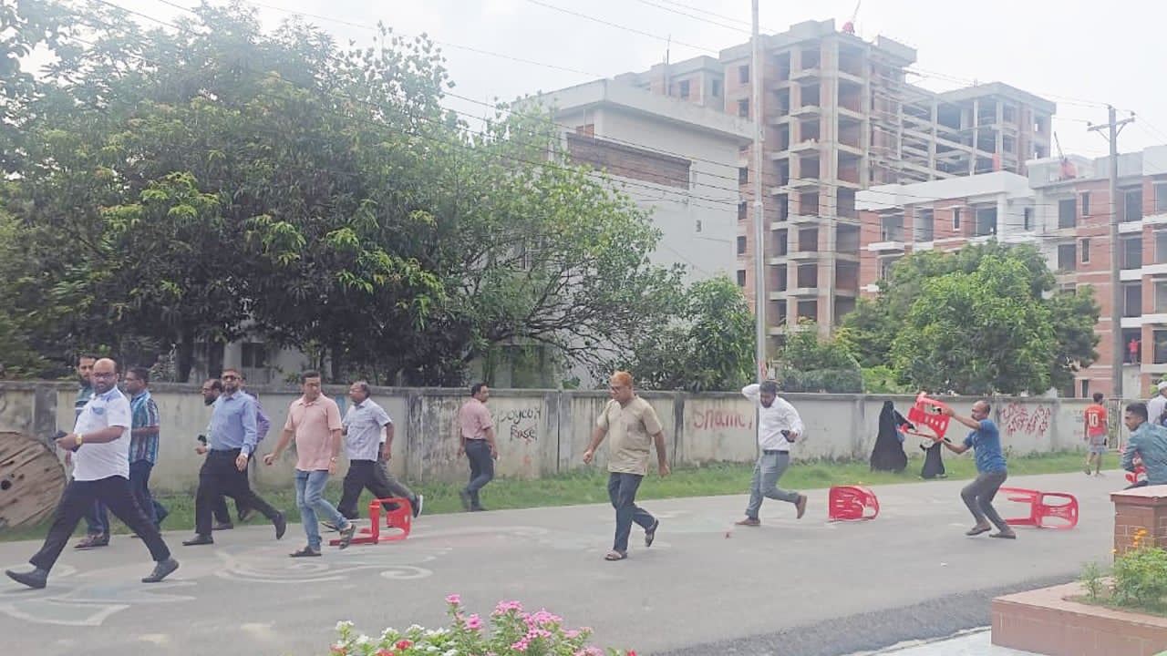সোমবার হামলার একটি দৃশ্য