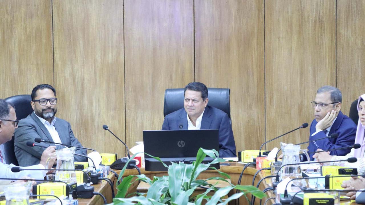 গৃহায়ন ও গণপূর্ত মন্ত্রণালয়ের মন্ত্রী জাকারিয়া তাহের