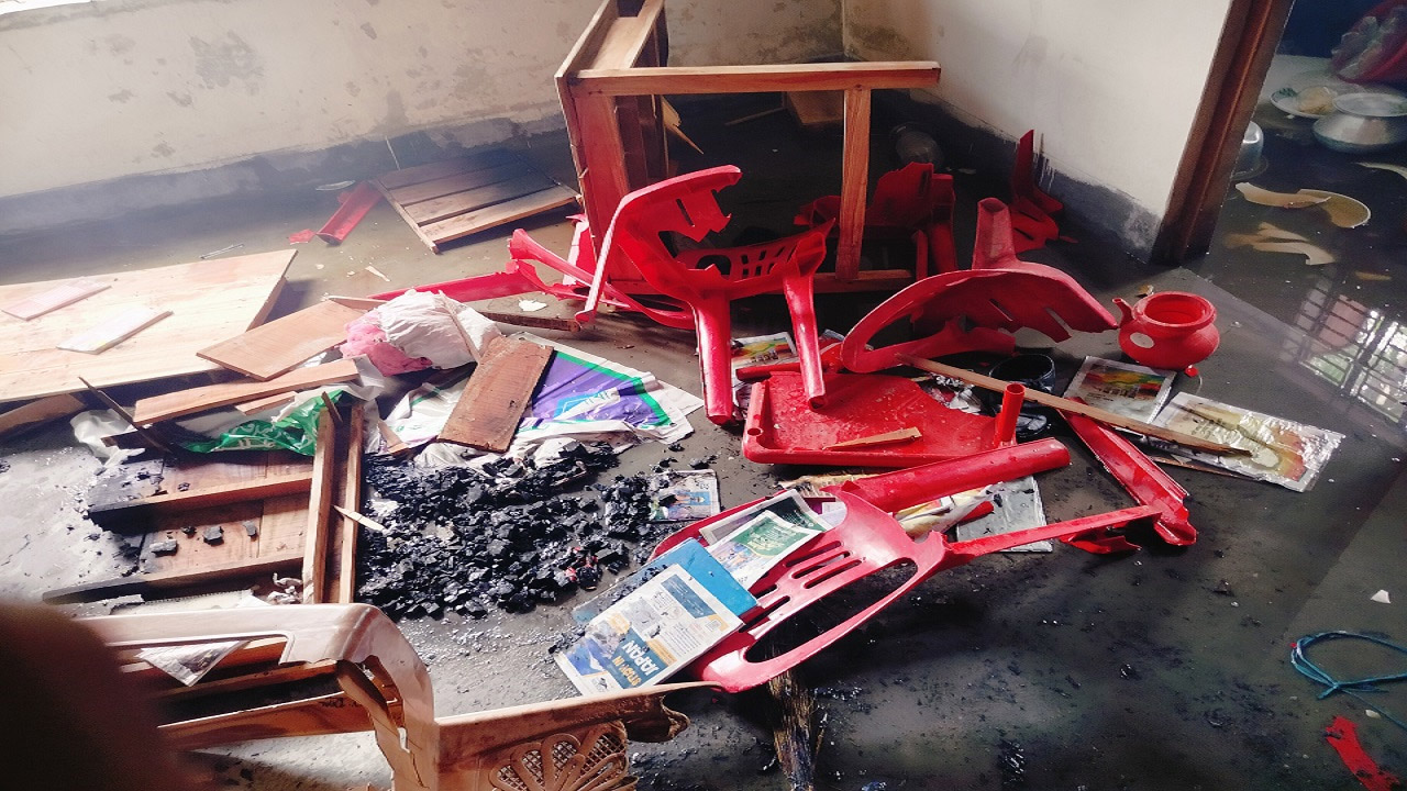 পাবনায় জামায়াত অফিসে অগ্নিসংযোগ