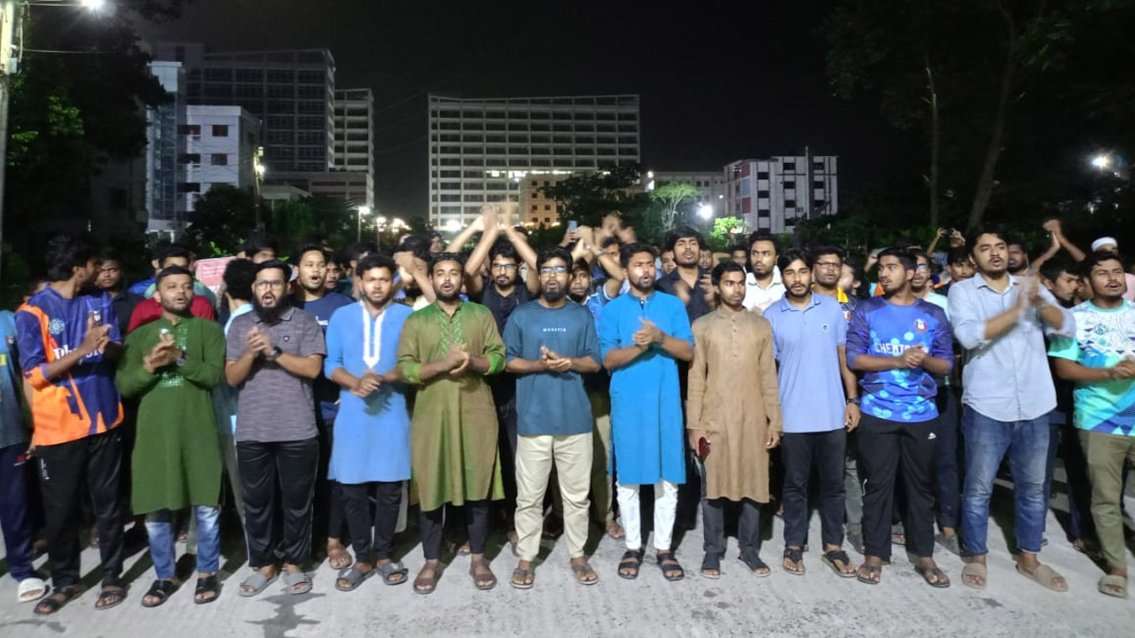 মিটফোর্ডে যুবদল কর্তৃক ব্যবসায়ীকে পাথর মেরে হত্যার প্রতিবাদে পাবিপ্রবিতে বিক্ষোভ