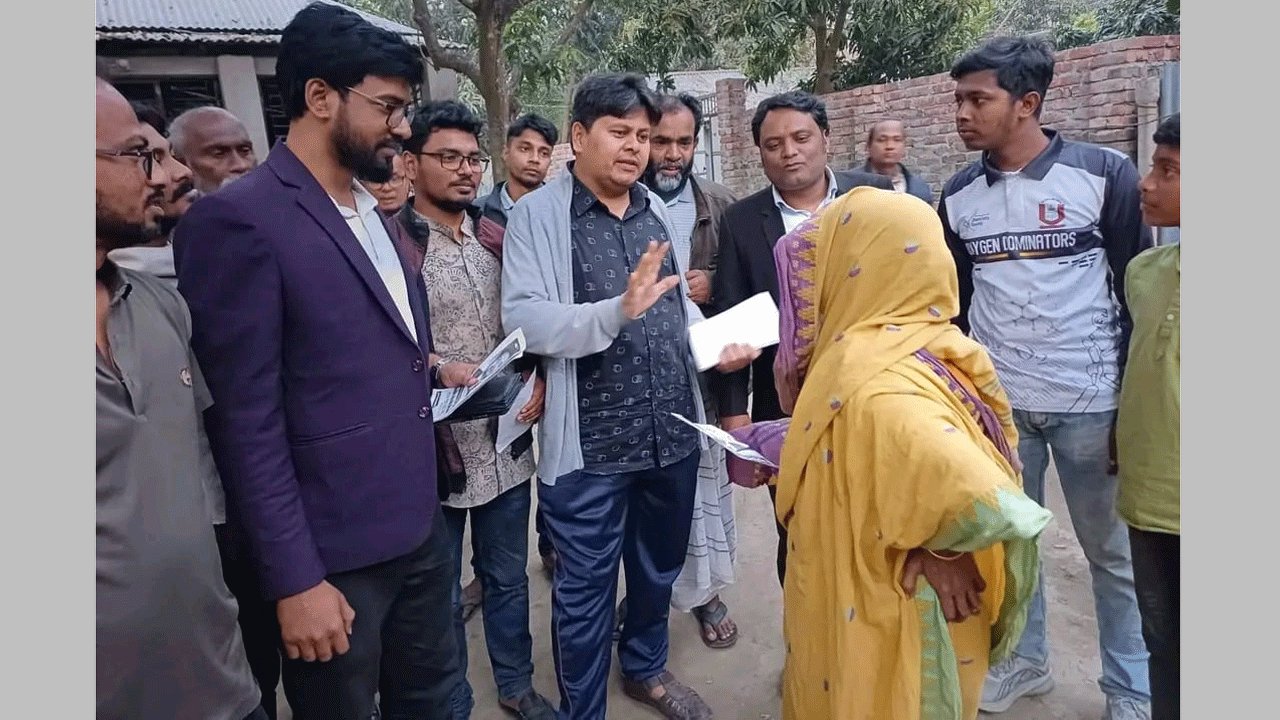 নির্বাচনী প্রচারণায় পাবিপ্রবির ব্যবসায় প্রশাসন বিভাগের অধ্যাপক ড. কামরুজ্জামান