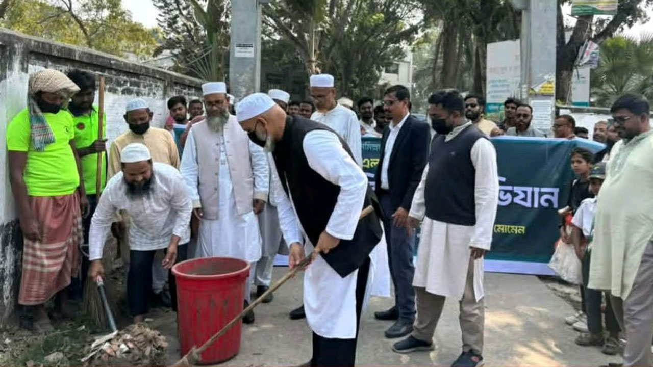 সাঁথিয়ায় পরিষ্কার-পরিচ্ছন্নতা অভিযান কার্যক্রম