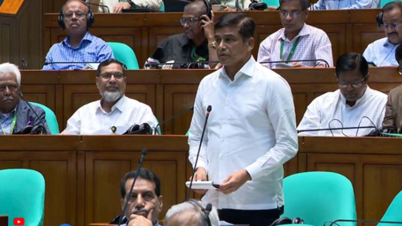 সংসদে পানিসম্পদ প্রতিমন্ত্রী ফরহাদ হোসেন আজাদ